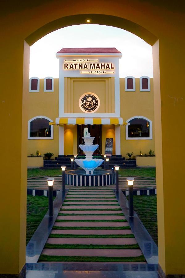 Ratna Mahal Dhāmnod Buitenkant foto